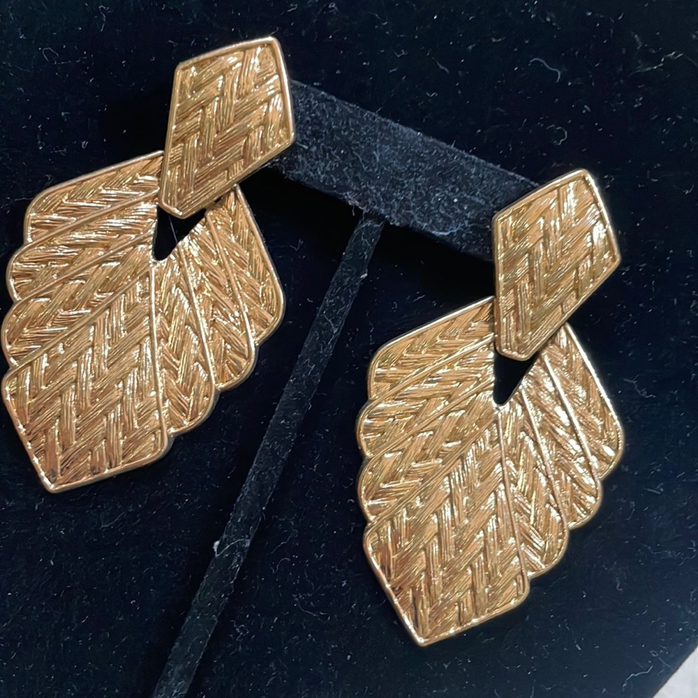 Zara | leaf earrings